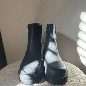 GBG Los Angeles Black Ankle Booties